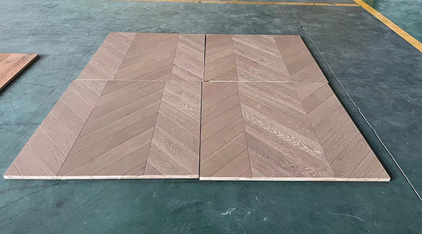Hardwood Flooring / Engineered Wood Flooring/ Herringbone parquet flooring